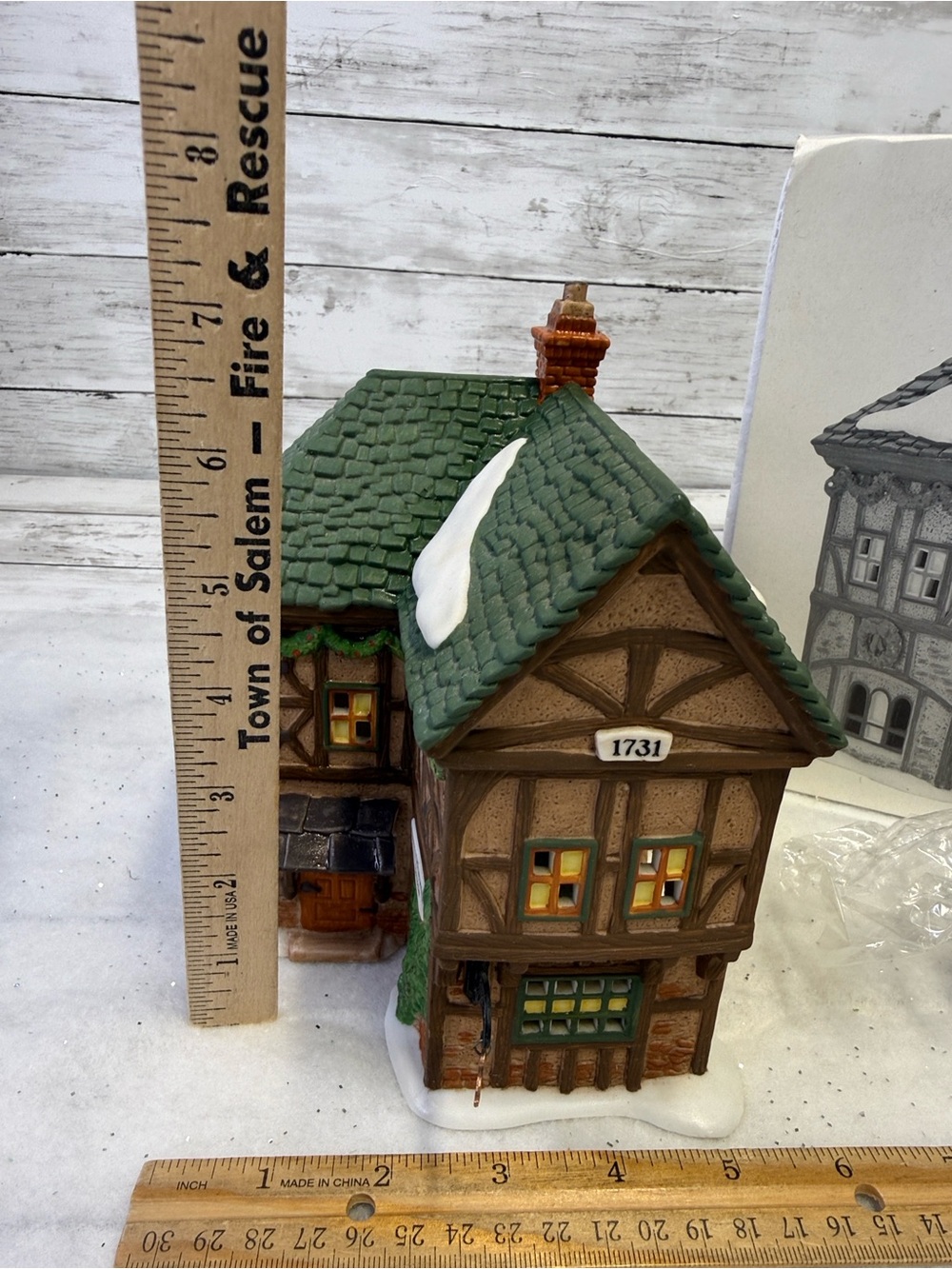 Dept 56 Heritage Village T. Puddlewick Spectacle Shop 58331 W/box & Light - Picture 4 of 10